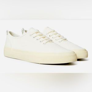 Everlane Forever sneaker white cotton canvas. Size M7.5 W9.5. NWOT/ No box.